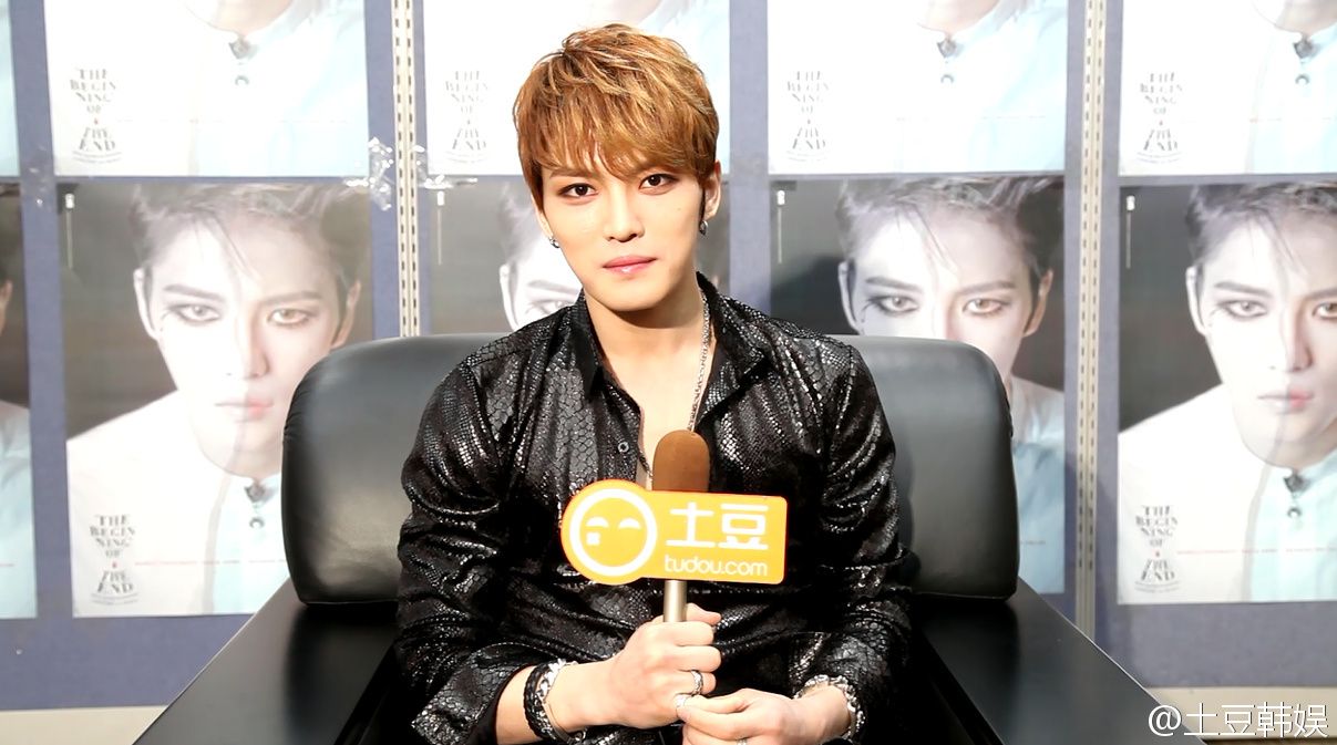 [FOTOS] 150401 Próxima Entrevista De Kim Jaejoong Con Tudou | Laucamp